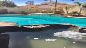 A heated pool - 5 bedroom 3 BA with Pool & Jacuzzi with nearby Golf, restaurants, shopping (Scottsdale)