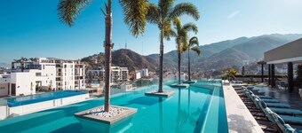 Featured on HGTV, Mountain Views, Rooftop Pool at Zenith in Old Town