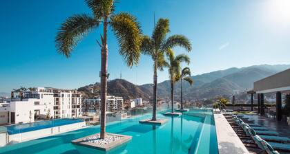 Featured on HGTV, Mountain Views, Rooftop Pool at Zenith in Old Town