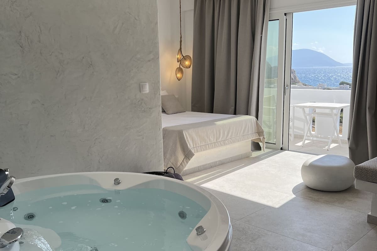 Luxury Suite with Indoor Jetted Tub & Sea View | In-room safe, soundproofing, iron/ironing board (on request)