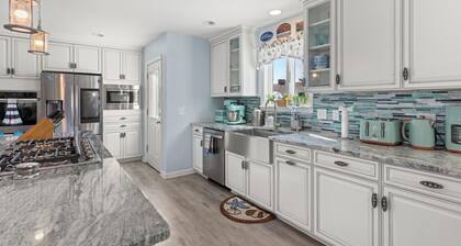 Upea suuri rantahotelli Rehoboth Beach Boardwalkin ja Dewey Beachin välissä