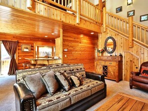 Flatskjerm-TV, peis og fotballspill