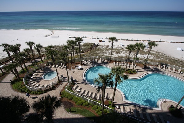 Lämmitetty uima-allas