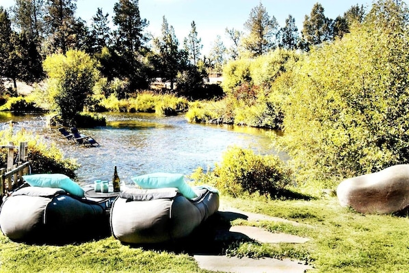 Relax by the Deschutes River with peaceful water views