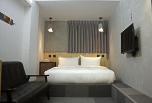 ألحفة محشوة بالريش وخزنة داخل الغرفة ومكتب وواي فاي مجانًا