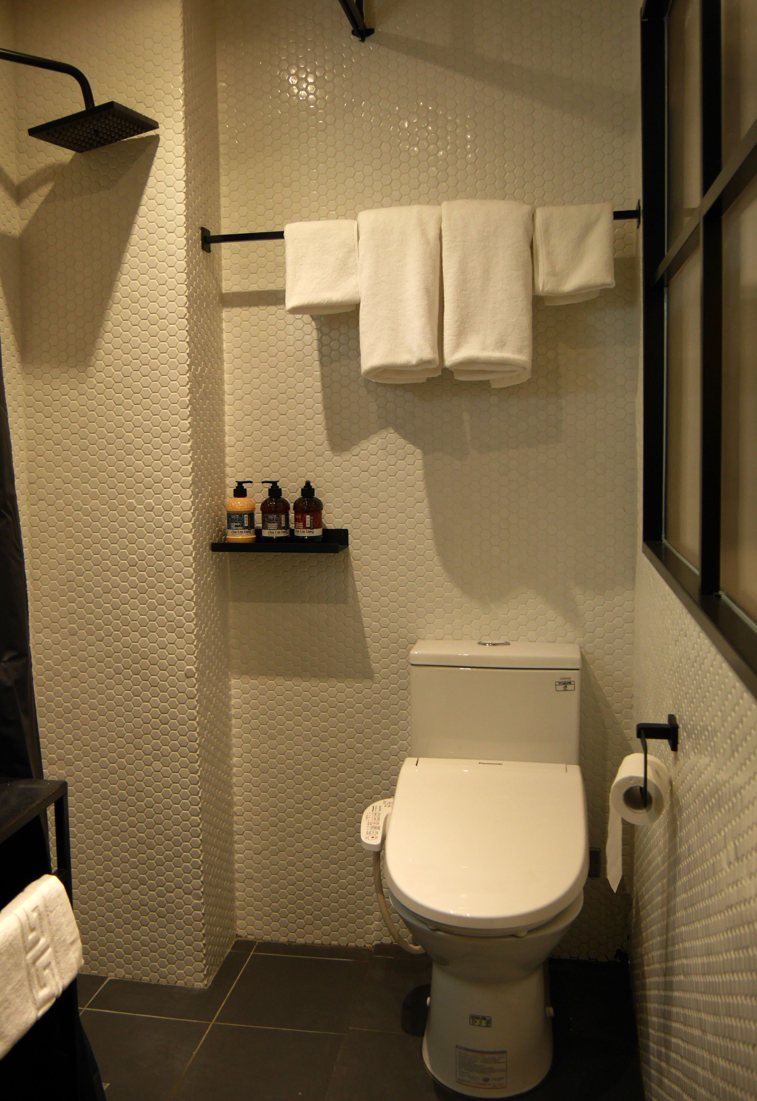 shower, hydromassage showerhead, hair dryer, bidet