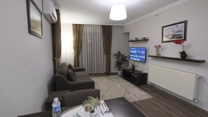 50-inch Smart TV with satellite channels -  Bellle Maison Hotel & Residence (Istanbul)