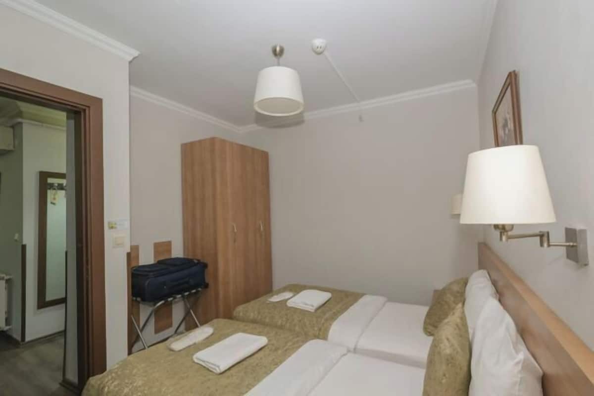1 bedroom, Egyptian cotton sheets, premium bedding, memory-foam beds