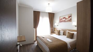 Familie suite, 1 queensize bed met slaapbank | 1 slaapkamer, lakens van Egyptisch katoen, luxe beddengoed