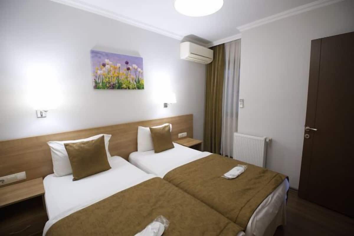 1 bedroom, Egyptian cotton sheets, premium bedding, memory foam beds