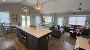 Smart TV, ping pong - Steps away from Grayton Beach, Large Private Saltwater Pool, 4 Bedrooms, 4 Baths (Santa Rosa Beach)