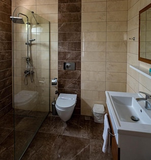 Villa, 4 Bedrooms, Private Pool | Bathroom | Shower, free toiletries, hair dryer, slippers - Guzel Evler Family Resort (Sapanca)