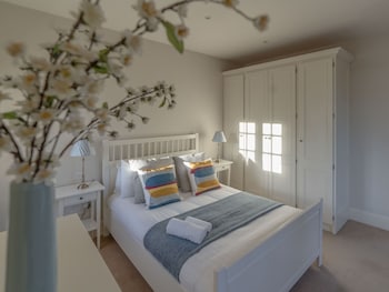 The Liam Neeson Suite - hiphipstay