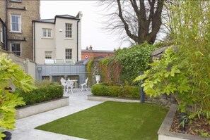 Premier-Apartment, eigenes Bad | Terrasse/Patio