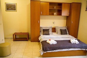 Studio | Työpöytä, äänieristys, silitysrauta/-lauta, ilmainen Wi-Fi