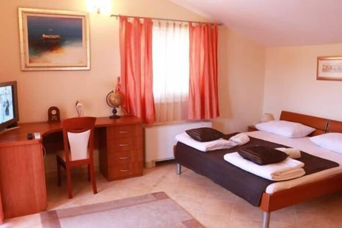 Studio, Terrace | Desk, soundproofing, iron/ironing board, free WiFi