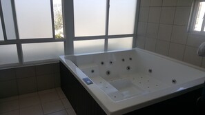 Indoor spa tub - Departamento Viña del Mar-Quinta Vergara (Vina del Mar)