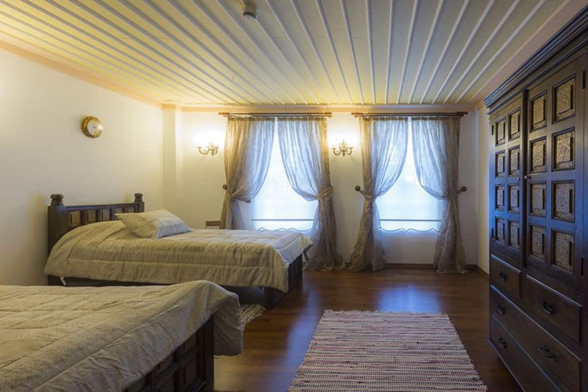 Habitación triple | Escritorio y wifi gratis