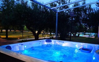 Bañera de hidromasaje exterior