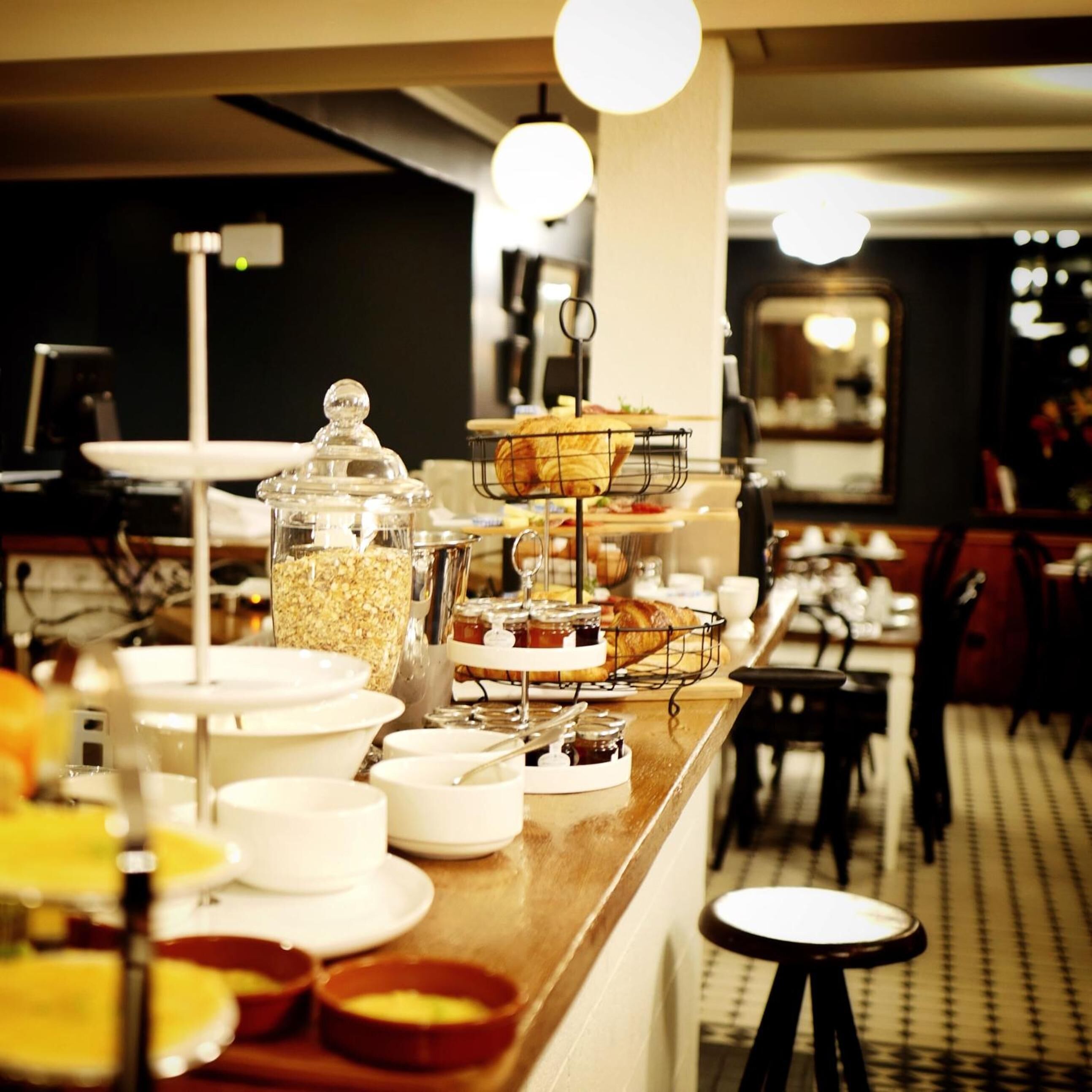 Déjeuner et dîner servis sur place