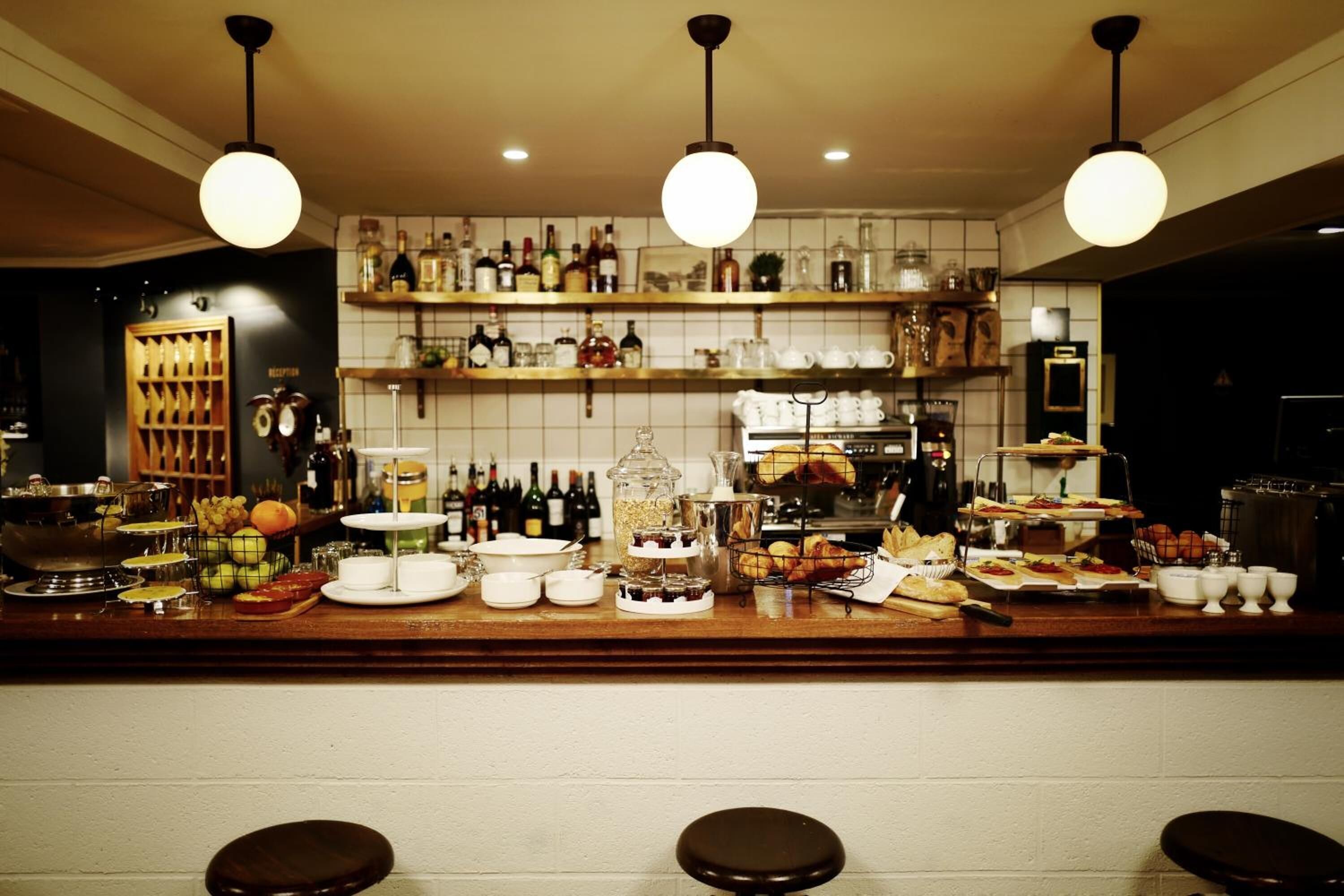 lunch and dinner served