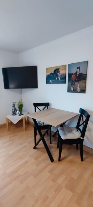 Apartment, Private Bathroom | Food and drink