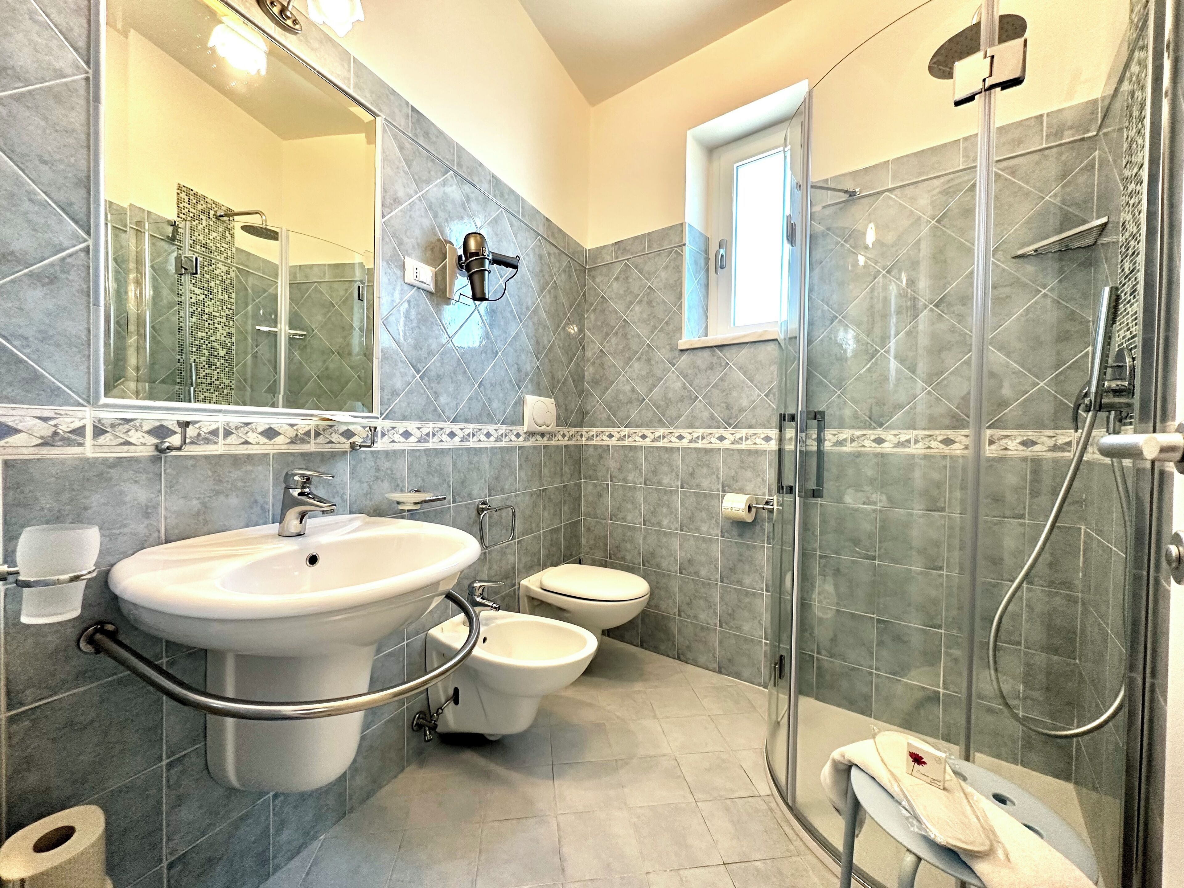 triple room, terrace, sea view | bathroom | shower, free toiletries, hair dryer, bidet
