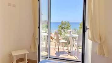 Chambre Quadruple Standard, terrasse, vue mer