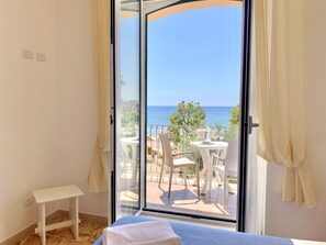 Standard Quadruple Room, Terrace, Sea View | Premium bedding, minibar, in-room safe, desk - Hotel Marconi (Sperlonga)