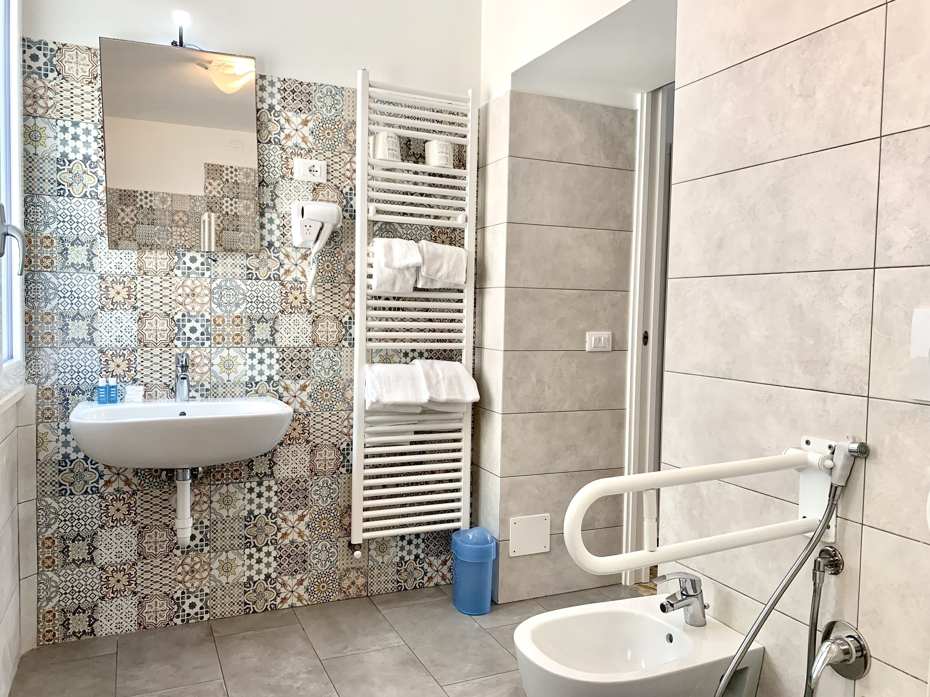 standard quadruple room, terrace, sea view | bathroom | shower, free toiletries, hair dryer, bidet
