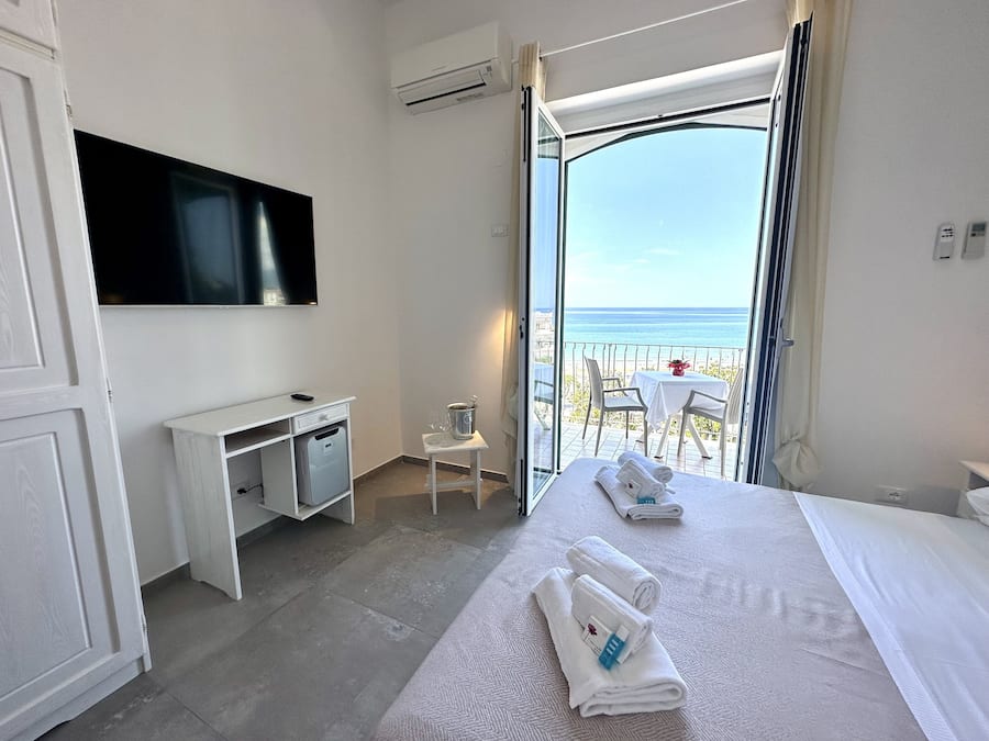 Ropa de cama de alta calidad y minibar