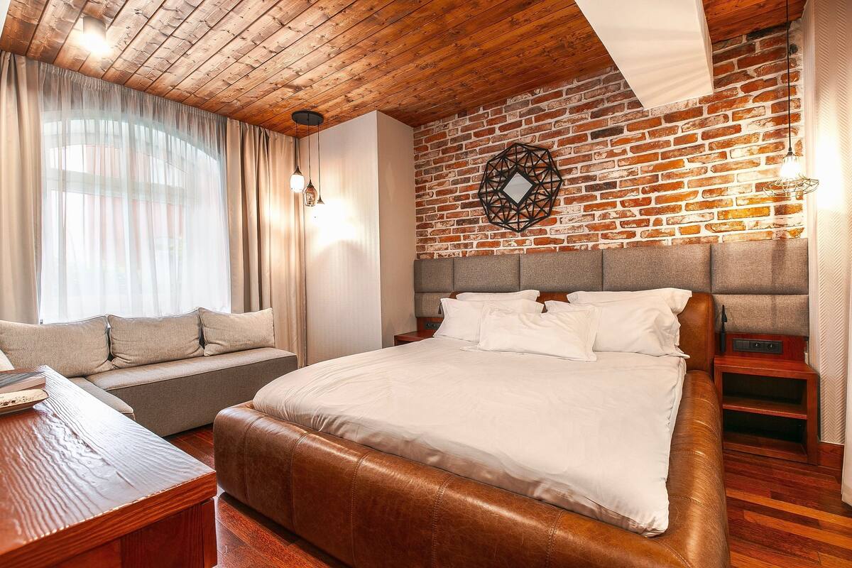 Phòng Deluxe | Bộ đồ giường cao cấp, bàn, phòng cách âm 