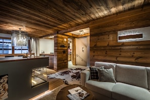 Deluxe Chalet, 3 Bedrooms, Non Smoking, Mountain View | Living area | Flat-screen TV, fireplace, heated floors - Liondes Chalets (Marebbe)