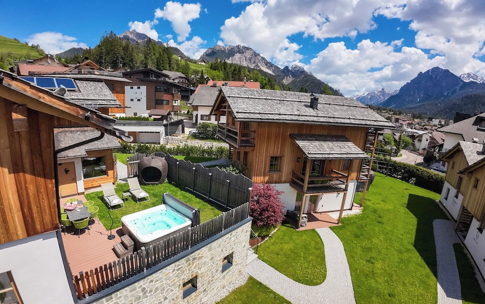 Liondes Chalets by null