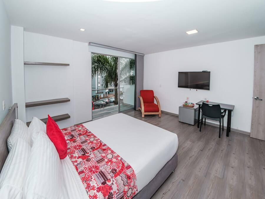 Habitación doble, balcón | Ropa de cama de alta calidad, camas con pillow-top y wifi gratis