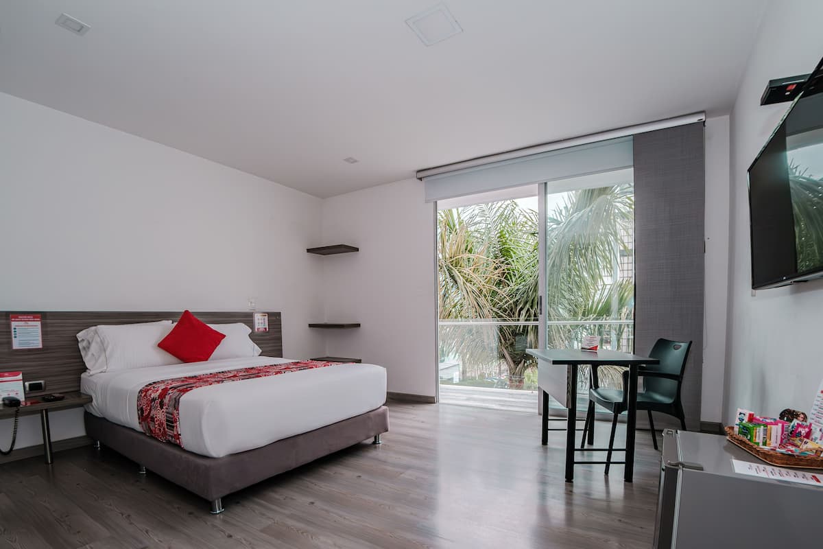 double room, balcony | premium bedding, pillow-top beds, minibar, laptop workspace