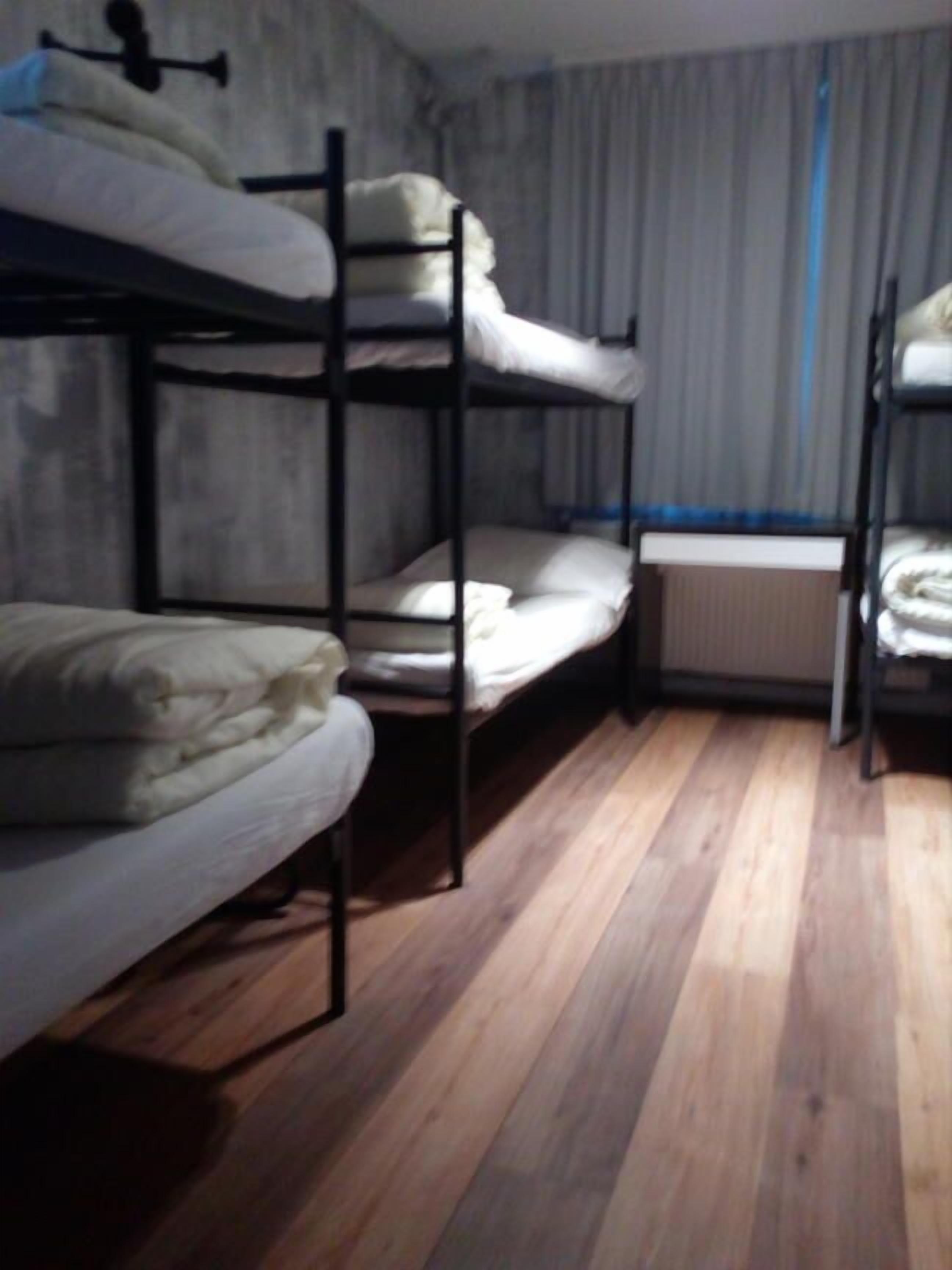 Private Dormitory (6 Beds) | Két bảo mật tại phòng, bàn, truy cập Internet không dây miễn phí 