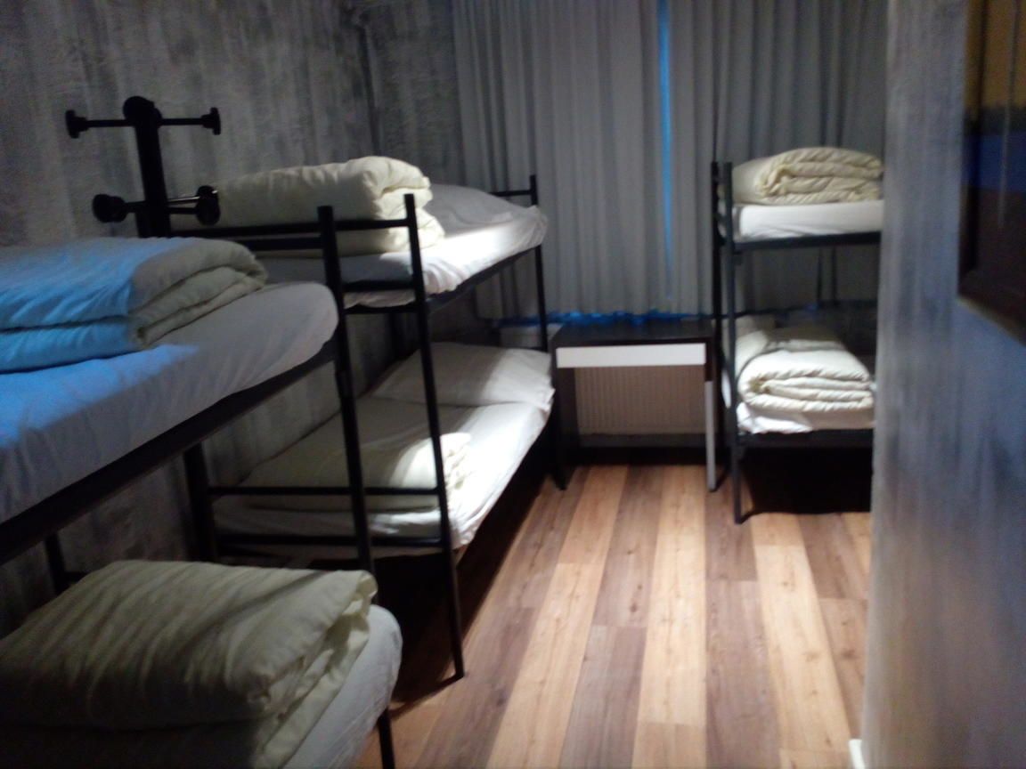 Bed in Shared Dormitory, Mixed Dorm (6 Beds) | Két bảo mật tại phòng, bàn, truy cập Internet không dây miễn phí 