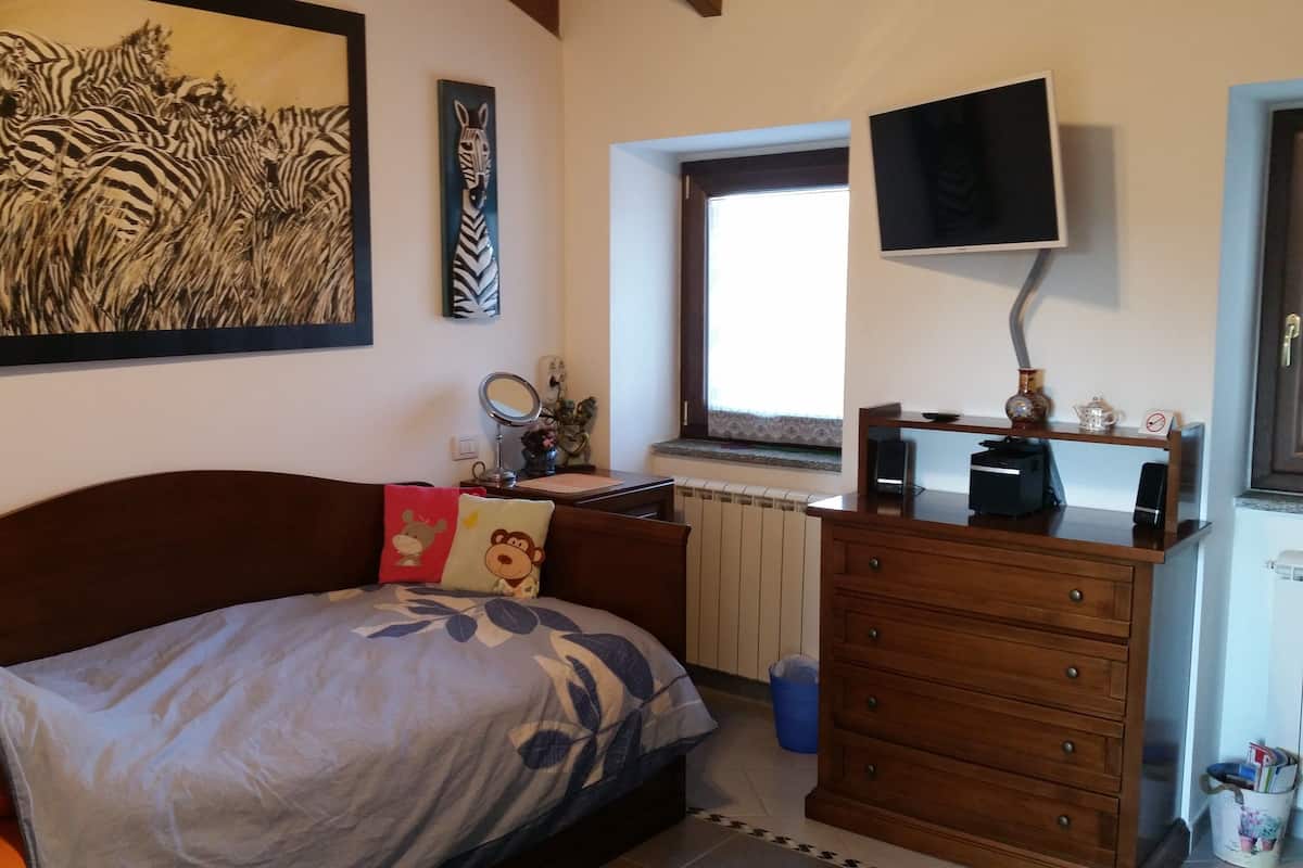 Classic-Einzelzimmer, 1 Einzelbett, eigenes Bad | Minibar, Zustellbetten, kostenloses WLAN, Bettwäsche