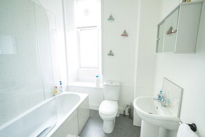 Bathroom - 2 Ness Walk (Inverness)