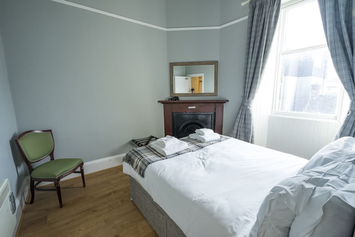 Apartment, 2 Schlafzimmer | 2 Schlafzimmer, hochwertige Bettwaren, laptopgeeigneter Arbeitsplatz