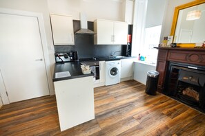 Apartament, 2 dormitoris | Cuina privada | Frigorífic, microones, forn i placa de cuina