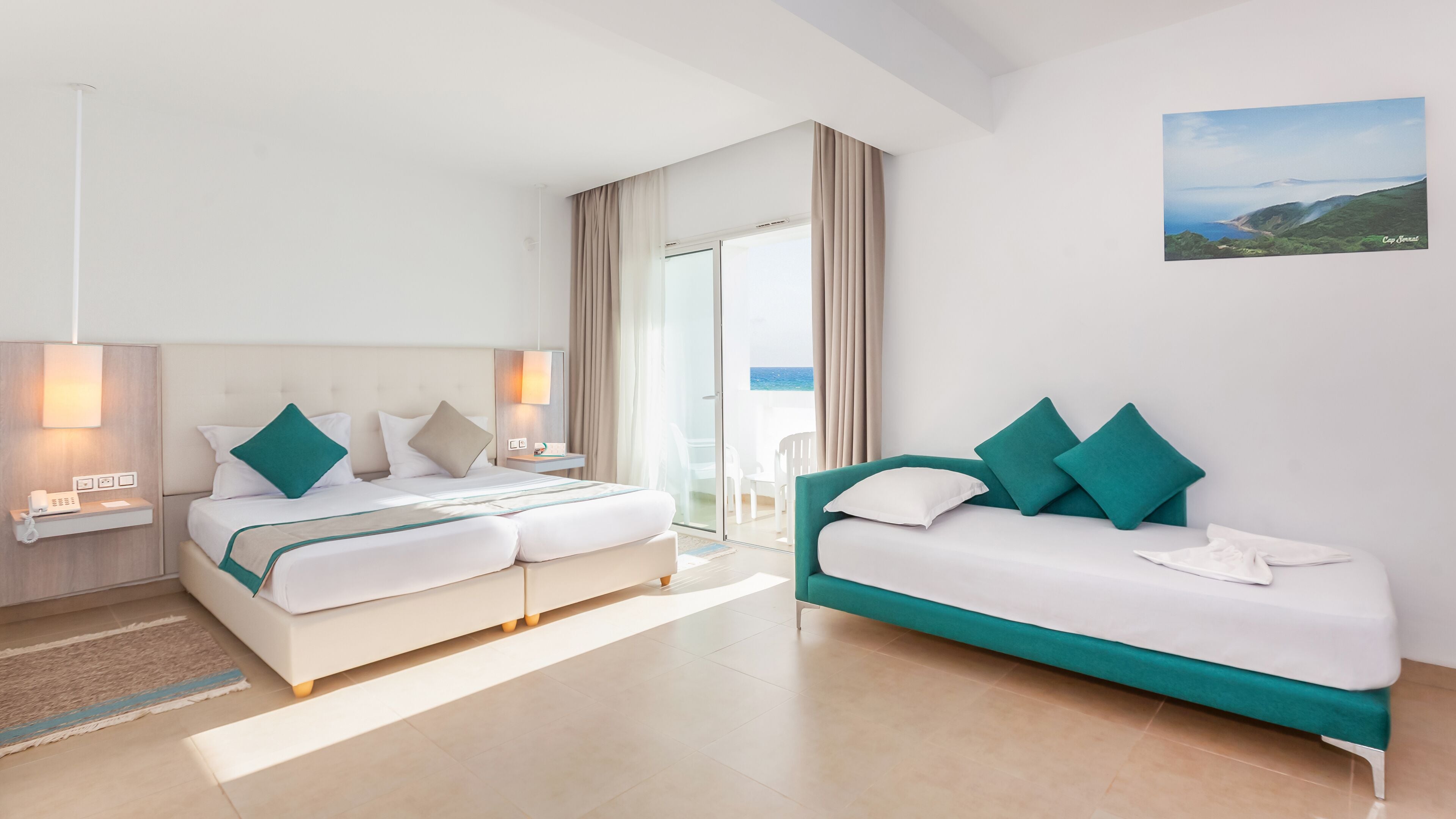 ミニバー、セーフティボックス (室内)、デスク、遮光カーテン