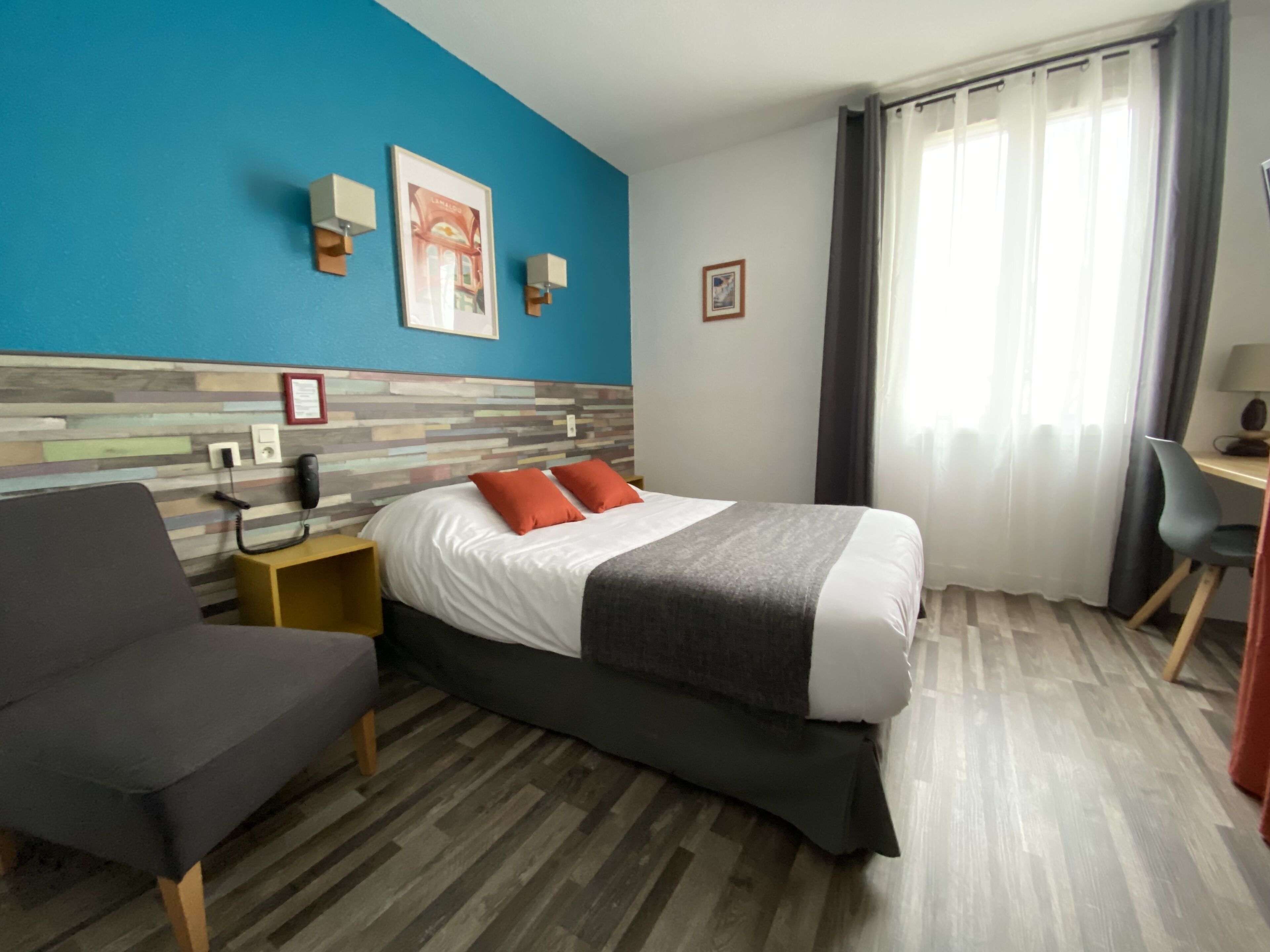 1 chambre, coffres-forts dans les chambres, bureau