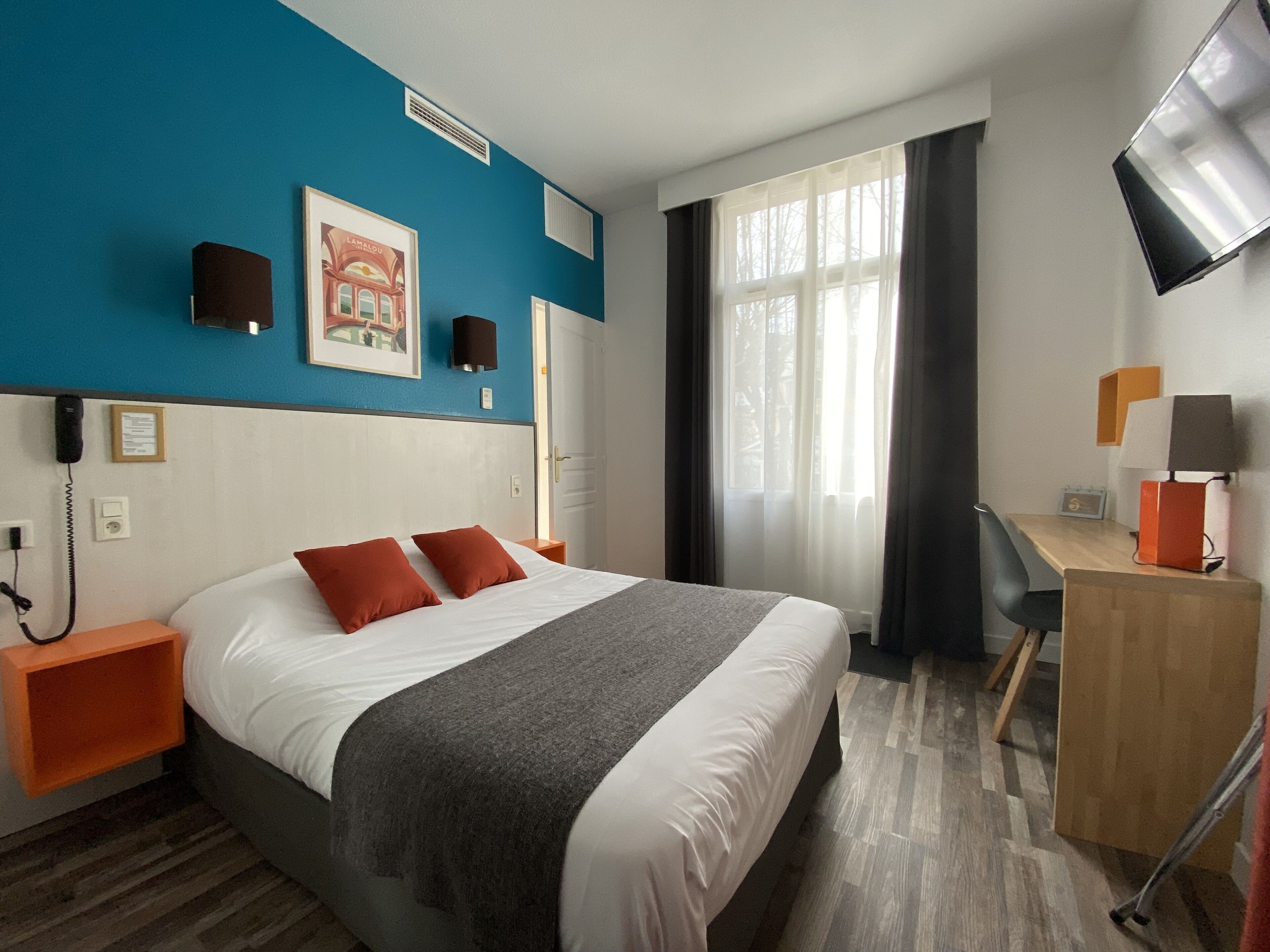 1 chambre, coffres-forts dans les chambres, bureau