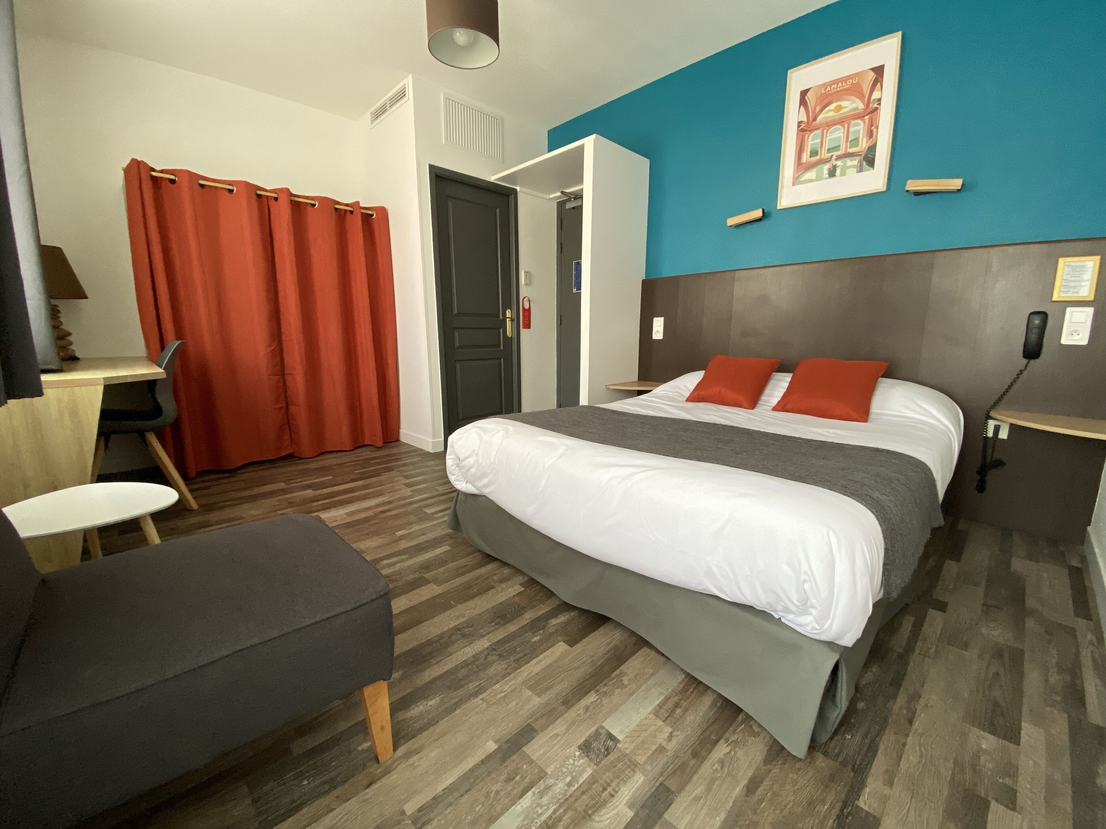 superior double room, terrace | in-room safe, desk, laptop workspace, blackout curtains