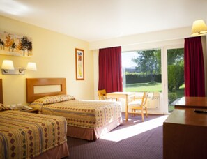 デスク、アイロン / アイロン台、WiFi、ベッドシーツ