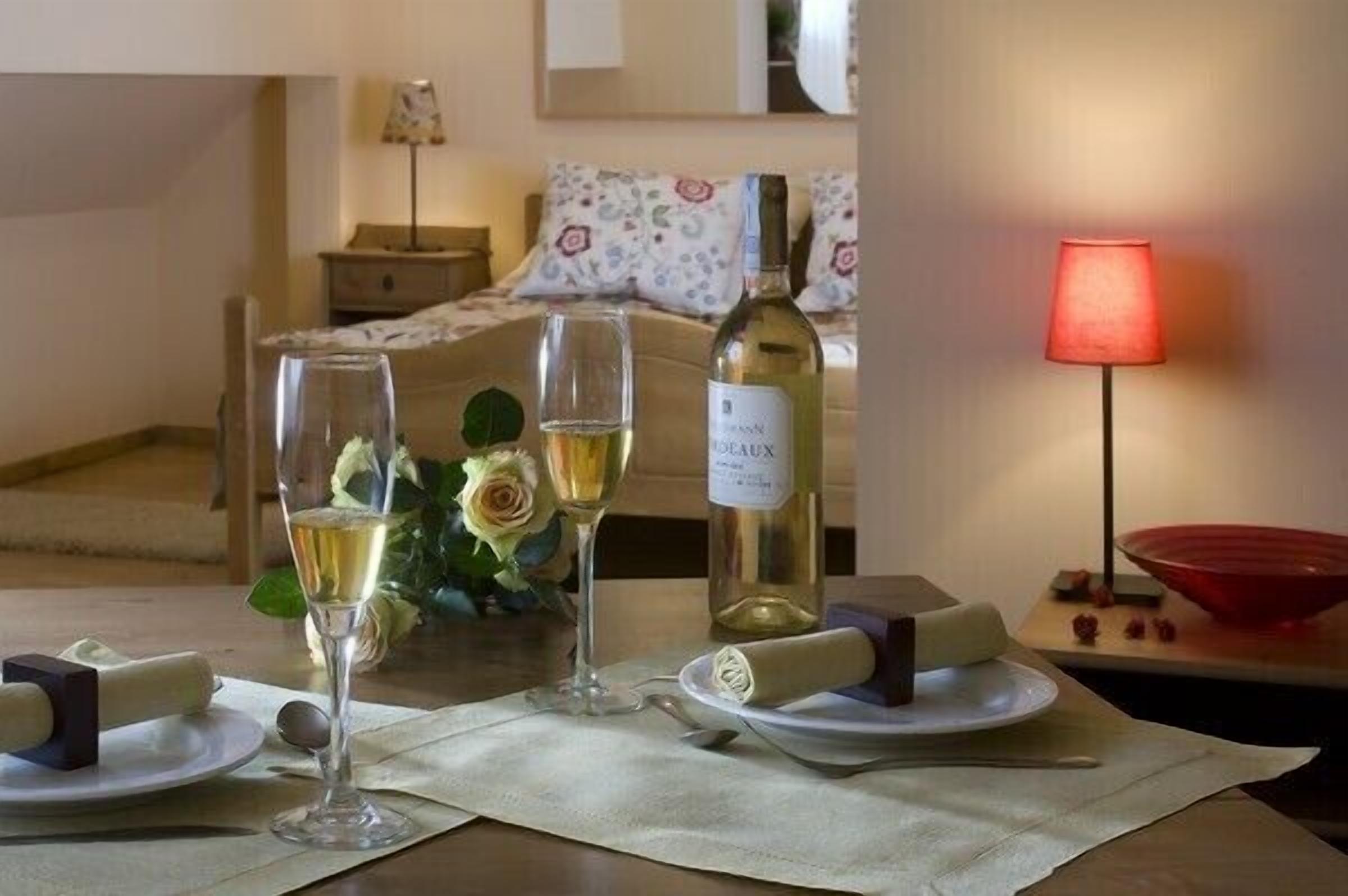 Deluxe Double Room | In-room dining