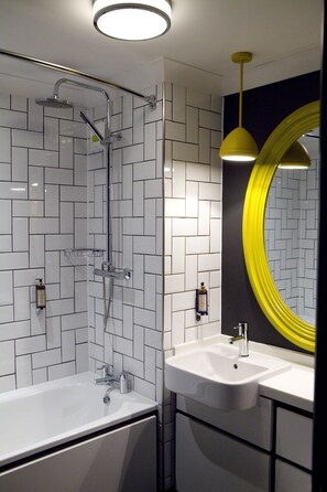 Rainfall showerhead, hair dryer, towels - The Bulls Head Hotel (Altrincham)