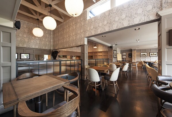 Aperto a colazione, pranzo e cena, cucina britannica